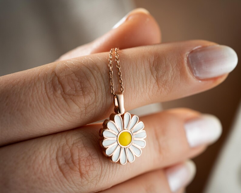 Colar FlorLuz | Pingente de Margarida em Prata 925 com Nome Gravado