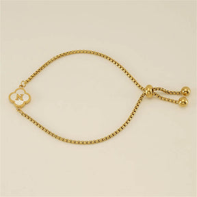 Pulseira com pingente de trevo com inicial banhado em Ouro 18K