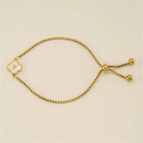 Pulseira com pingente de trevo com inicial banhado em Ouro 18K