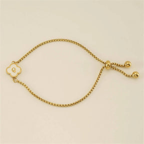 Pulseira com pingente de trevo com inicial banhado em Ouro 18K