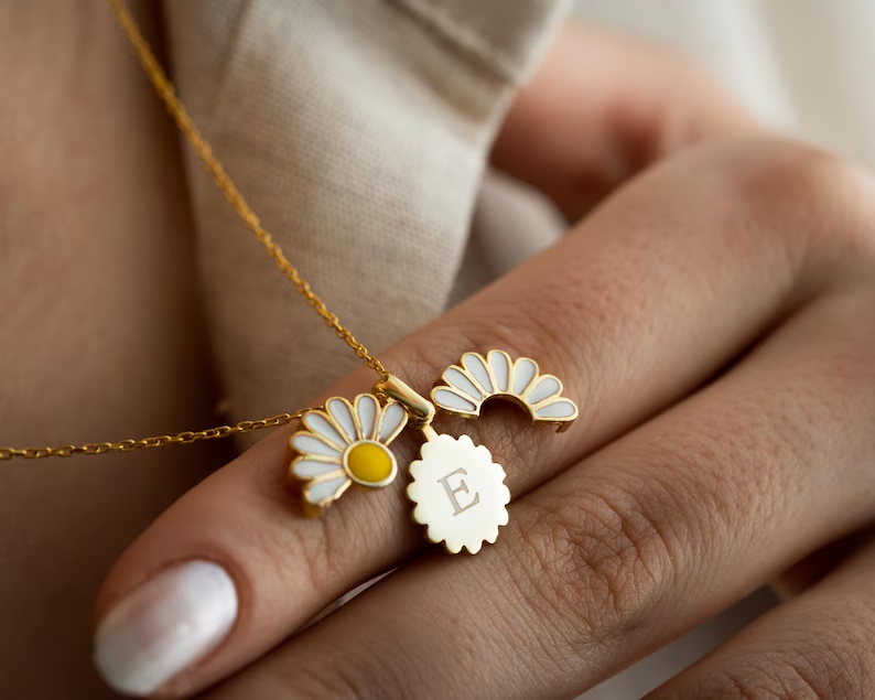 Colar FlorLuz | Pingente de Margarida em Prata 925 com Nome Gravado