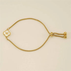 Pulseira com pingente de trevo com inicial banhado em Ouro 18K