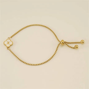 Pulseira com pingente de trevo com inicial banhado em Ouro 18K