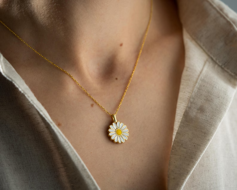Colar FlorLuz | Pingente de Margarida em Prata 925 com Nome Gravado