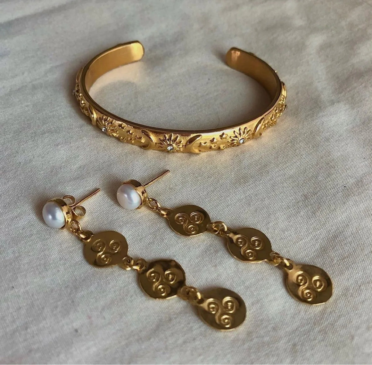 Pulseiras Celestial Harmonia | Banahdo em Ouro 18k