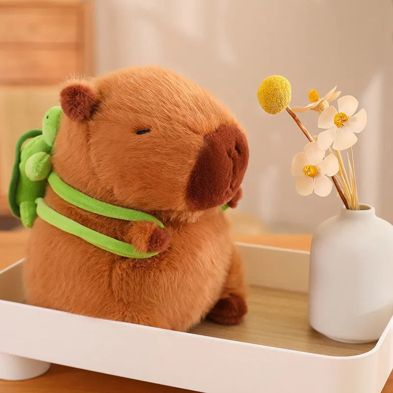 Pelúcia Capivara Fofa com Mochila de Tartaruga